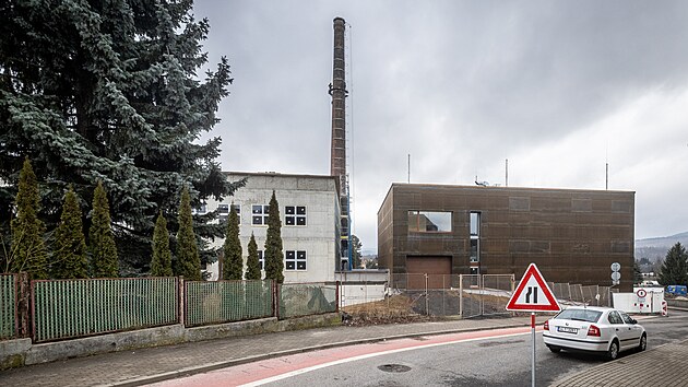 V b�val�m are�lu tov�rny Bekon m�sto dokon�uje dv� hlavn� stavby, a to m�stsk� archiv a D�m sportu.