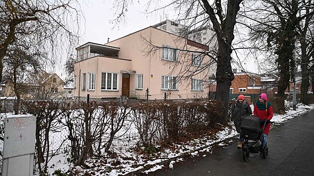 Prvorepublikov� vila v bl�zkosti centra Zl�na pat�� dv�ma dosp�l�m bratr�m, kter� m� v opatrovnictv� m�sto Zl�n. To se p�ed ned�vnem rozhodlo vilu prodat, proto se ocitla v nab�dce realitn� kancel��e. (�nor 2026)