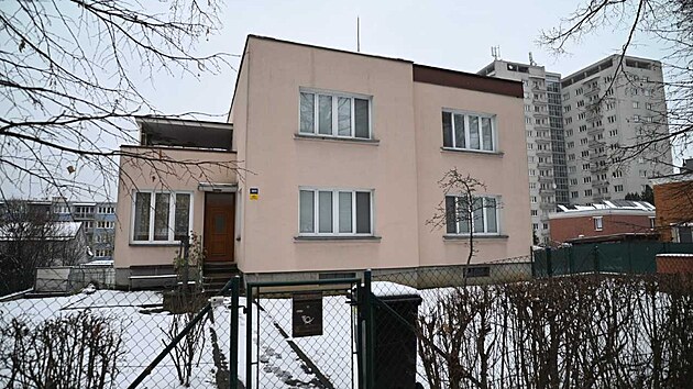 Prvorepublikov� vila v bl�zkosti centra Zl�na pat�� dv�ma dosp�l�m bratr�m, kter� m� v opatrovnictv� m�sto Zl�n. To se p�ed ned�vnem rozhodlo vilu prodat, proto se ocitla v nab�dce realitn� kancel��e. (�nor 2026)