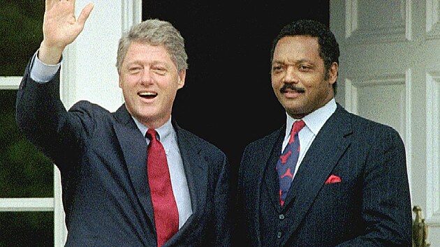 Americk� �erno�sk� baptistick� pastor a bojovn�k za lidsk� pr�va Jesse Jackson s americk�m prezdientem Billem Clintonem. (1992)