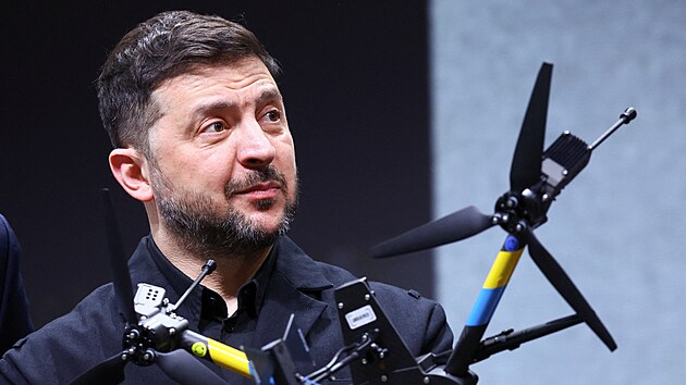 Ukrajinsk� prezident Volodymyr Zelenskyj na Mnichovsk� bezpe�nostn� konferenci nav�t�vil n�meck� v�robce dron�. (13. �nora 2026)