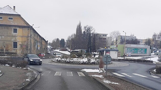 P�echod u kruhov�ho objezdu pod nemocnic� v �esk� L�p�, kde auto srazilo d�vku. (�nor 2026)