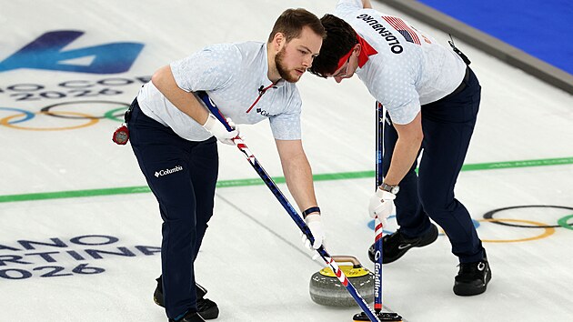 Ameri�t� curle�i v z�pase proti �esku. (11. �nora 2026)