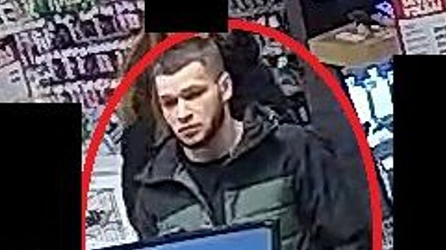 Objednan� mobil si v pra�sk�m obchodn�m centru vyzvedl nezn�m� mu�.