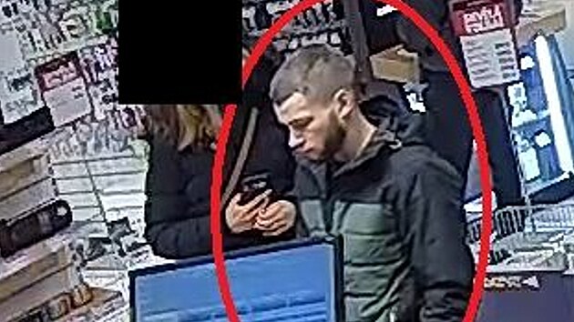 Objednan� mobil si v pra�sk�m obchodn�m centru vyzvedl nezn�m� mu�.