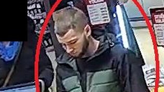 Objednan� mobil si v pra�sk�m obchodn�m centru vyzvedl nezn�m� mu�.