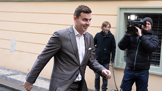Poslanec Libor Vondr��ek zvolen� za SPD p�ed jedn�n�m mand�tov�ho a imunitn�ho v�boru Sn�movny (17. �nora 2026)