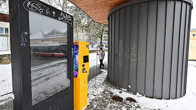 Informa�n� panel na kone�n� autobusu v brn�nsk�m Jundrov� je mimo provoz kv�li z�vad� na elektronice. (�nor 2026)