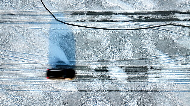 Estonsk� ostrovy Saaremaa a Hiiumaa propojila silnice po zamrzl�m mo�i. (6. �nora 2026)