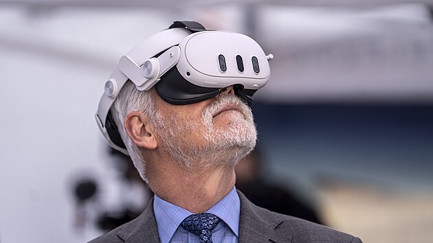 Prezident Petr Pavel s man�elkou Evou Pavlovou b�hem sv� n�v�t�vy Prahy nav�t�vili vlakov� n�dra�� Bubny, kde jim byl p�edstaven pl�n realizace Vltavsk� filharmonie. (17. �nora 2026)