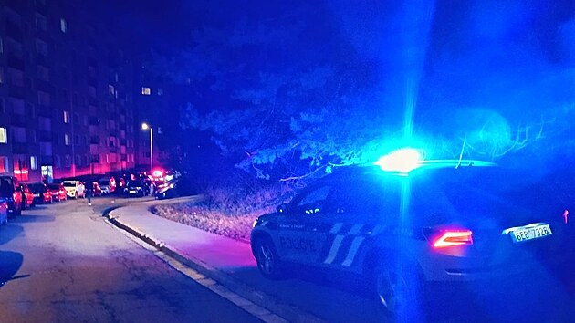 Na chrudimském sídli�ti zasahovali záchraná�i i policisté. (10. února 2026)