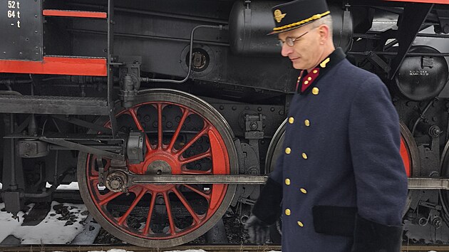 Mikul�sk� vlak s parn� lokomotivou p�ezd�vanou N�mka projel Malou Hanou. (29. listopadu 2025)