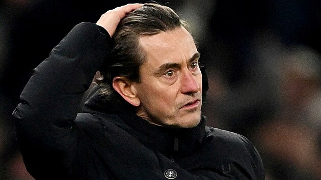 D�nsk� kou� vydr�el v Tottenhamu necelou sezonu, po �patn�ch v�konech a v�sledc�ch byl po 26. kole odvol�n.