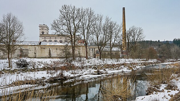 Na okraji Semil si m��ete na lev�m b�ehu Jizery v�imnout multifunk�n�ho industri�ln�ho are�lu Fabrika 1861, v�jeho� prostor�ch se po��daj� nejr�zn�j�� akce.