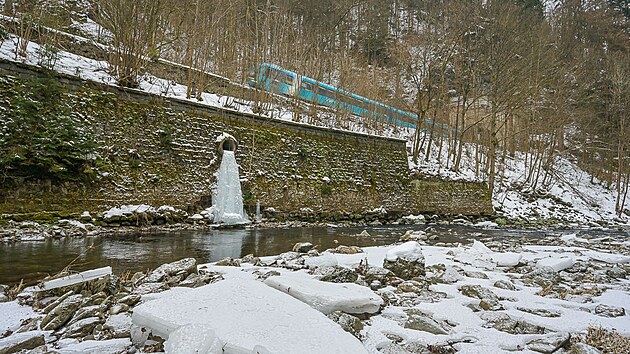 Pod�l trasy vede �elezni�n� tra� a d�lku v�letu tak m��ete snadno p�izp�sobit.