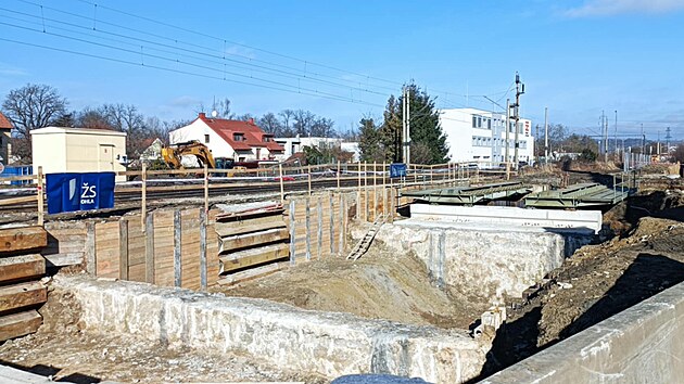 Stavba severn� spojky pokra�uje. Nyn� se stava�i p�ipravuj� na p�elo�en� kolej� v �eskobud�jovick�ch Kn�sk�ch Dvorech. (10. �nora 2026)