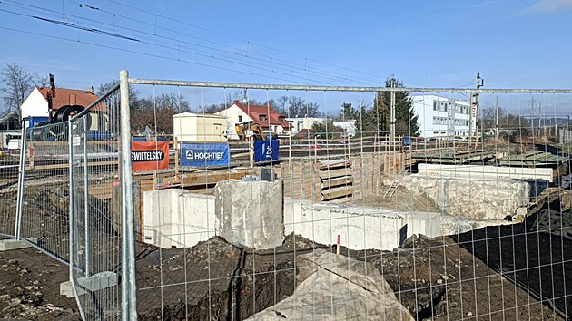 Stavba severn� spojky pokra�uje. Nyn� se stava�i p�ipravuj� na p�elo�en� kolej� v �eskobud�jovick�ch Kn�sk�ch Dvorech. (10. �nora 2026)