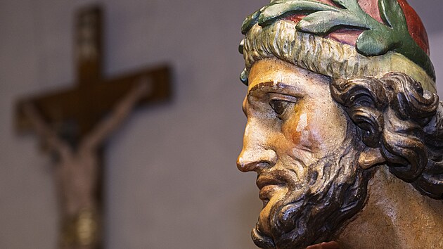 Barokn� socha Pil�ta Pontsk�ho se po 17 letech vr�t� do ��mova. Polychromovanou d�evo�ezbu z p�elomu 17. a 18. stolet�, kterou zlod�ji ukradli z ��movsk� pa�ijov� cesty v kv�tnu 2009, se poda�ilo vyp�trat ve spolupr�ci se �pan�lskou polici� na auk�n�m port�lu. Socha je v dobr�m stavu a z�ejm� ji n�kdo restauroval.