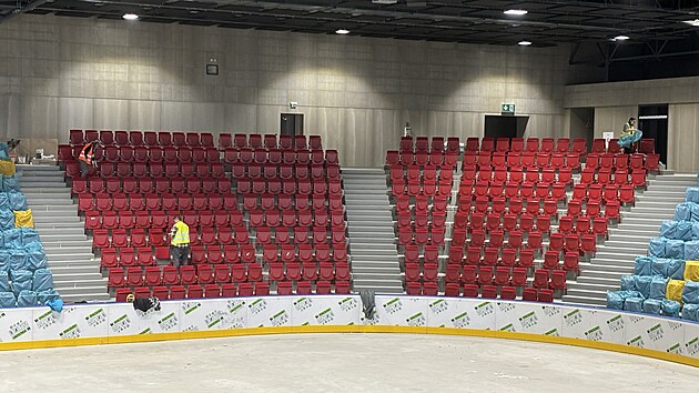 Hledi�t� nov� zrekonstruovan� t�eb��sk� KHNP Ar�ny bylo navr�eno tak, aby div�ci m�li dokonal� p�ehled o h�e ze v�ech m�st na stadionu. A aby z�rove� byli jen mal� kousek od ledov� plochy.