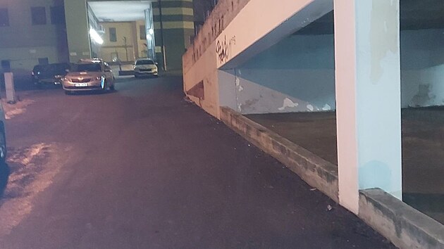 K poty�ce a loupe�i fanou�kovsk�ho vybaven� do�lo na parkovi�ti nedaleko Hor�ck� ar�ny.