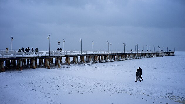 Zamrzl� Baltsk� mo�e v Gdyni v Polsku. (17. �nora 2026)