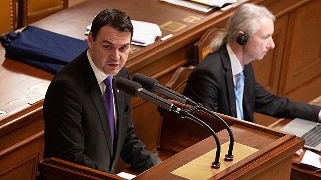 Sch�ze Poslaneck� sn�movny. Na sn�mku hovo�� ministr zahrani�n�ch v�c� Petr Macinka (Motorist� sob�) . (11. �nora 2026)
