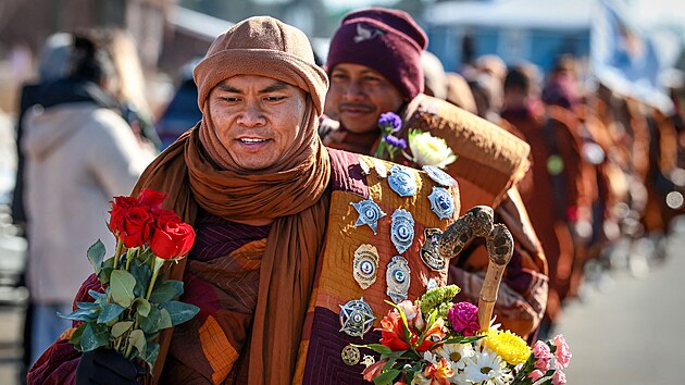 Skupina buddhistick�ch mnich� dorazila do Washingtonu, aby tam zakon�ila p�ibli�n� 3700 kilometr� dlouhou p�� pou� nazvanou Pochod za m�r. (10. �nora 2026)