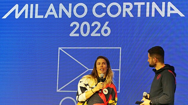 St��brn� olympioni�ka a snowboardistka Eva Adamczykov� dorazila v �ter� na �eskobud�jovick� olympijsk� festival. (17. �nora 2026)