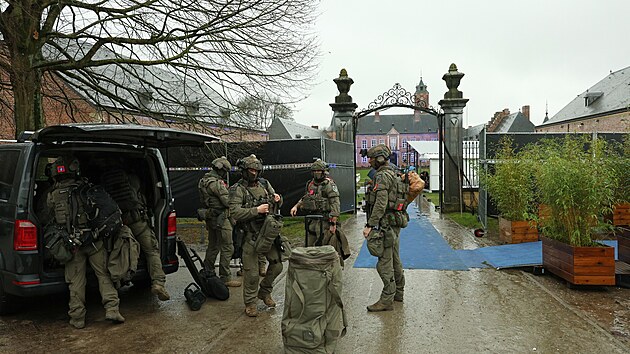 Belgi�t� voj�ci na neform�ln�m summitu Evropsk� rady na belgick�m z�mku Alden Biesen. (12. �nora 2026)