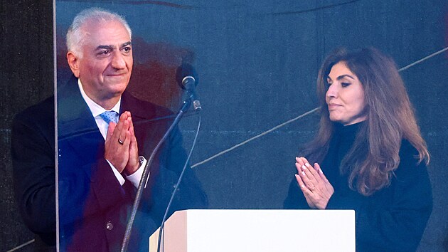 Reza Pahlav�, syn posledn�ho �r�nsk�ho ��ha �ij�c� v exilu a �r�nsk� opozi�n� politik (14. �nora 2026)