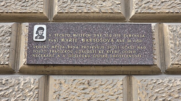 Peka�sk� ulice v Brn�, kde se 15. �nora 1976 propadl tramvajov� m�stek. D�ra...