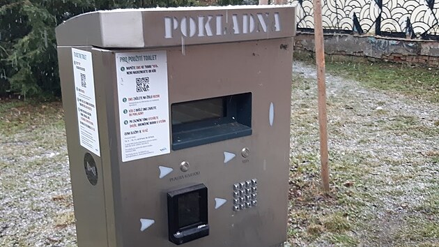 Ve�ejn� toalety v �echov�ch sadech z roku 1922, kter� jsou pam�tkov� chr�n�n�, Olomouc opravila a p�ed t�emi lety znovu otev�ela. Vstup je ale mo�n� pouze p�es QR k�d nebo pr�miovou SMS zpr�vu.