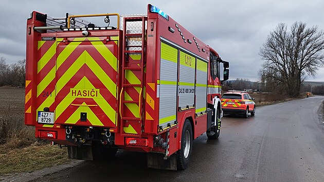 Hasi�i sb�raj� labut�, kter� uhynuly na pta�� ch�ipku u �t�rkovi�t� pobl� Napajedel na Zl�nsku. (12. �nor 2026)