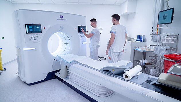 Krajsk� nemocnice Tom�e Bati ve Zl�n� uvedla do provozu dva nov� �pi�kov� p��stroje. Jedn� se o magnetickou rezonanci 3 Tesla a spektr�ln� CT. Oba tyto nejmodern�j�� p��stroje m� nemocnice jako jedin� v kraji. (�nor 2026)