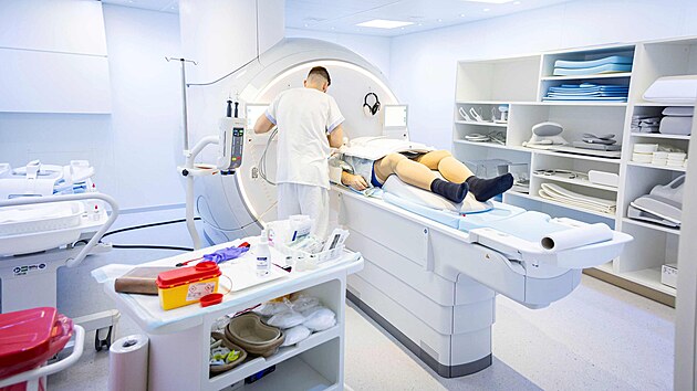 Krajsk� nemocnice Tom�e Bati ve Zl�n� uvedla do provozu dva nov� �pi�kov� p��stroje. Jedn� se o magnetickou rezonanci 3 Tesla a spektr�ln� CT. Oba tyto nejmodern�j�� p��stroje m� nemocnice jako jedin� v kraji. (�nor 2026)