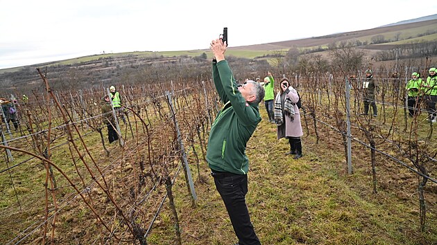 M�stem presti�n�ho Mistrovstv� �esk� republiky v �ezu r�vy vinn� � Memori�lu Jana Hajdy se v leto�n�m 21. ro�n�ku staly vinice ve Slov�ck� vina�sk� podoblasti v obci Skalka na Kyjovsku. Sout� p�il�kala 71 nejlep��ch �eza�� z cel� republiky. (�nor 2026)