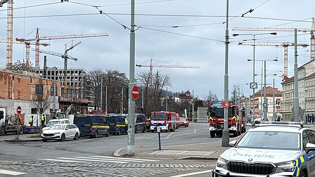 U Sm�chovsk�ho n�dra�� unikl plyn, hasi�i prov��uj� metro i vlakov� n�stupi�t�. (14. �nora 2026)