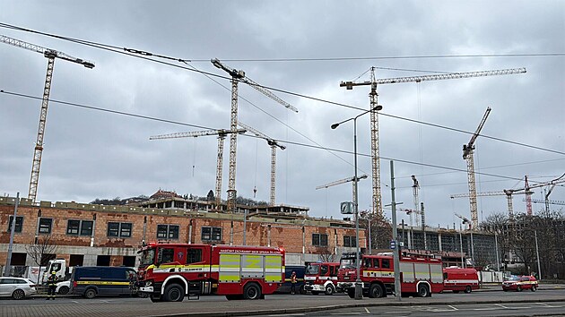 U Sm�chovsk�ho n�dra�� unikl plyn, hasi�i prov��uj� metro i vlakov� n�stupi�t�. (14. �nora 2026)