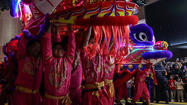 No�n� p�ehl�dka na oslavu prvn�ho dne lun�rn�ho roku kon� v Hongkongu (17. �nora 2026)