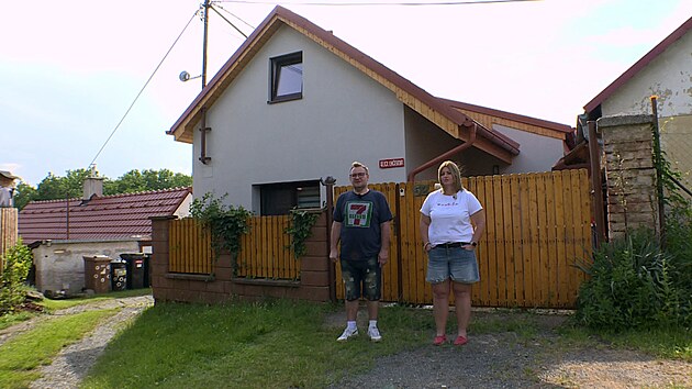 Jako prvn� se ve V�m�n� p�edstavila rodina z Hraden�na ve st�edn�ch �ech�ch. Tvo�� ji Martina a Milan, jejich d�ti se nat��en� nez��astnily.