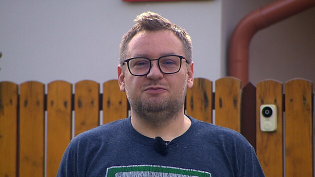 Milan (45) je herec, zn�m� nap��klad ze seri�l� Policie Modrava a Ulice, a p��le�itostn� pe�ovatel.