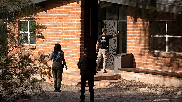 Vy�et�ovatel� FBI na m�st� �inu. (10. �nora 2026)