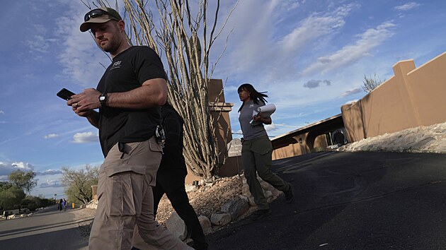 Vy�et�ovatel� FBI na m�st� �inu. (10. �nora 2026)