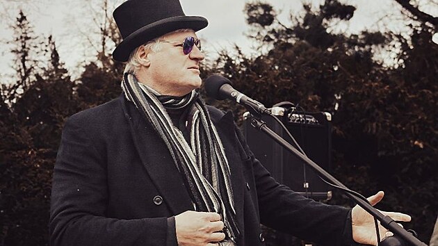 Jan H�bl jako Filip Turek p�i setk�n� v Jarom��i (15. �nora 2026)