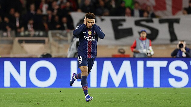 NESLY�ÍM VÁS! Désiré Doué (Paris St. Germain) se raduje z branky.