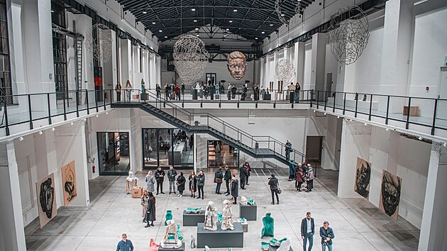 Socha� Ladislav Vlna, �ty�i mal��i z N�mecka, Polska i �eska a kreativn� skupina HOMO_DIGITALIS_3.2.1. vystavuj� od prosince 2025 do dubna 2026 v Centru sou�asn�ho um�n� EPO1 v Trutnov�.