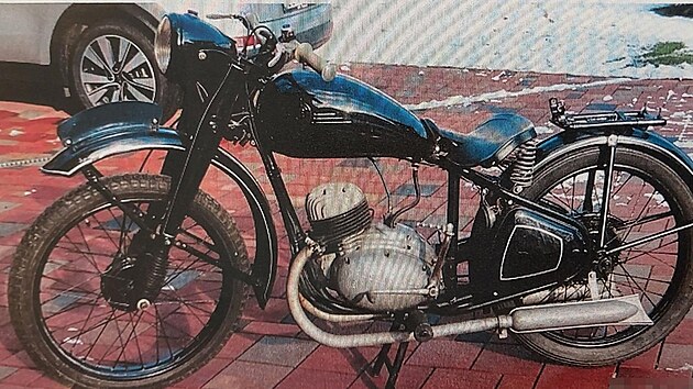Zlod�j ukradl v Kazn�jov� motocykl CZ 125 z roku 1963 �ern� barvy.