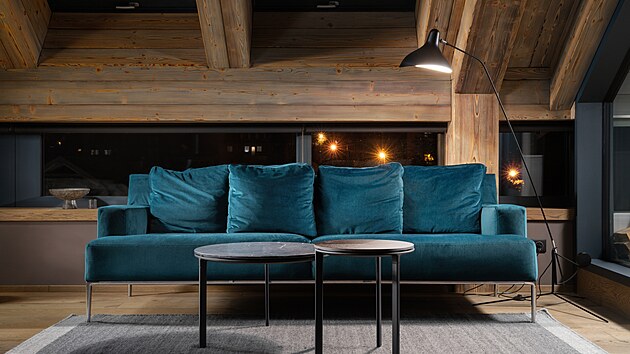 Apartm�n m�l p�vodn� dispozici 2+kk, ale na p��n� rodiny je p�ed�l�n na otev�en� 1+kk.