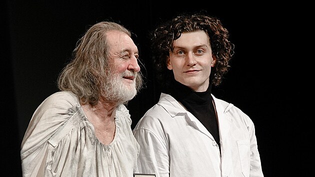 Bolek Pol�vka a jeho syn Jan na pra�sk� premi��e hry And�l v lihu (13. �nora 2026)