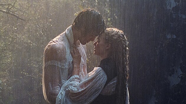 Jacob Elordi a Margot Robbie ve filmu Bou�liv� v��iny (2026)